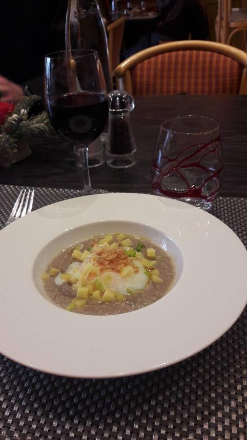 Le Lion D'Or Hotel แซลส์-ซูร์-แชร์ ห้อง รูปภาพ